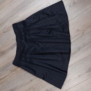Banana Republic Factory navy blue & black damask short pleated skirt, size 8